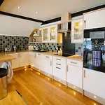 Walkers Boathouse - Luxury Lakeside Retreat Semesterbostad *