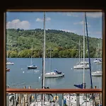 Semesterbostad Walkers Boathouse - Luxury Lakeside Retreat