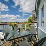 Ferienhaus Walkers Boathouse - Luxury Lakeside Retreat *