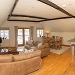 Ferienhaus Walkers Boathouse - Luxury Lakeside Retreat *