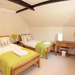 Ferienhaus Walkers Boathouse - Luxury Lakeside Retreat *
