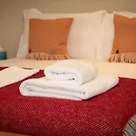Ferienhaus Walkers Boathouse - Luxury Lakeside Retreat Bowness-on-Windermere