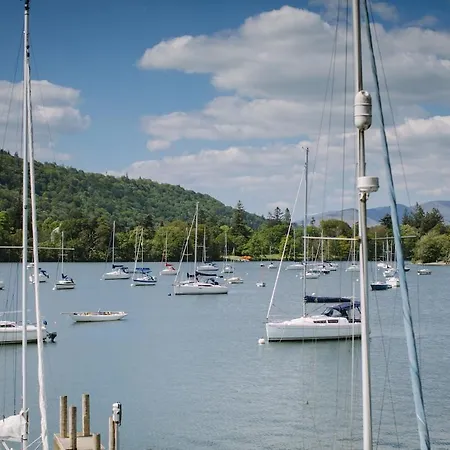 Walkers Boathouse - Luxury Lakeside Retreat *