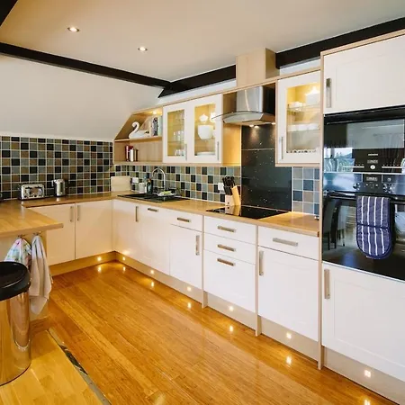 Walkers Boathouse - Luxury Lakeside Retreat Holiday home *