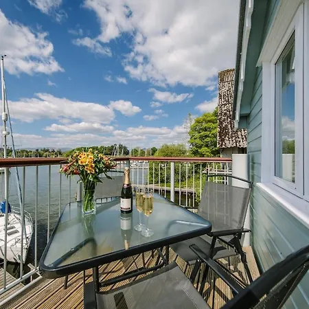 Holiday home Walkers Boathouse - Luxury Lakeside Retreat *