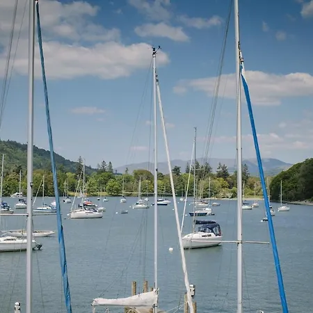 Walkers Boathouse - Luxury Lakeside Retreat *