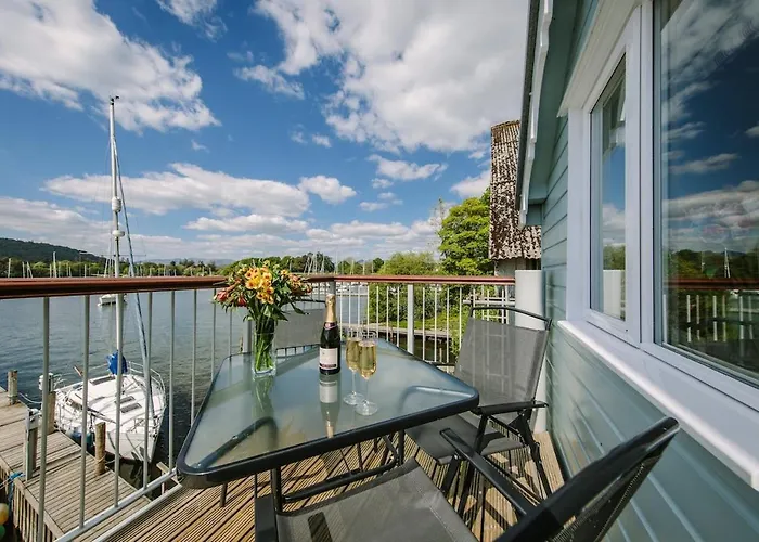 Casa de Férias Walkers Boathouse - Luxury Lakeside Retreat *