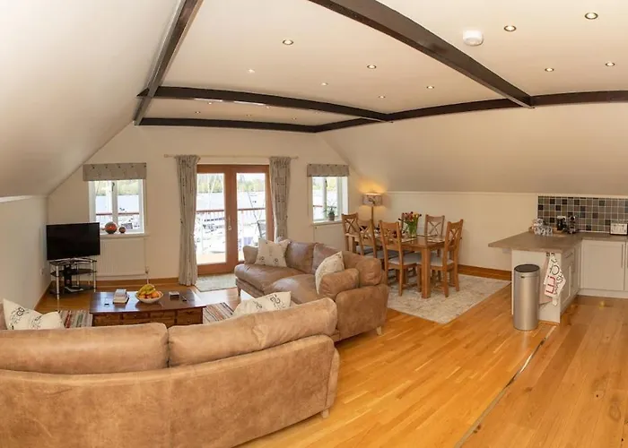 Casa de Férias Walkers Boathouse - Luxury Lakeside Retreat *