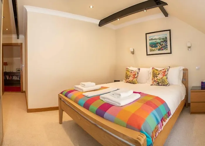 Walkers Boathouse - Luxury Lakeside Retreat