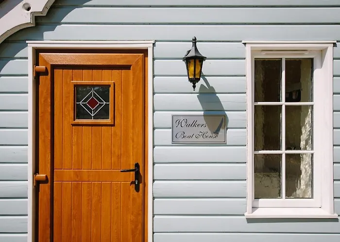 Casa de Férias Walkers Boathouse - Luxury Lakeside Retreat *