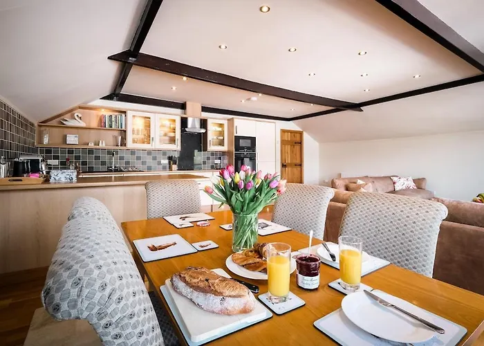 Walkers Boathouse - Luxury Lakeside Retreat *