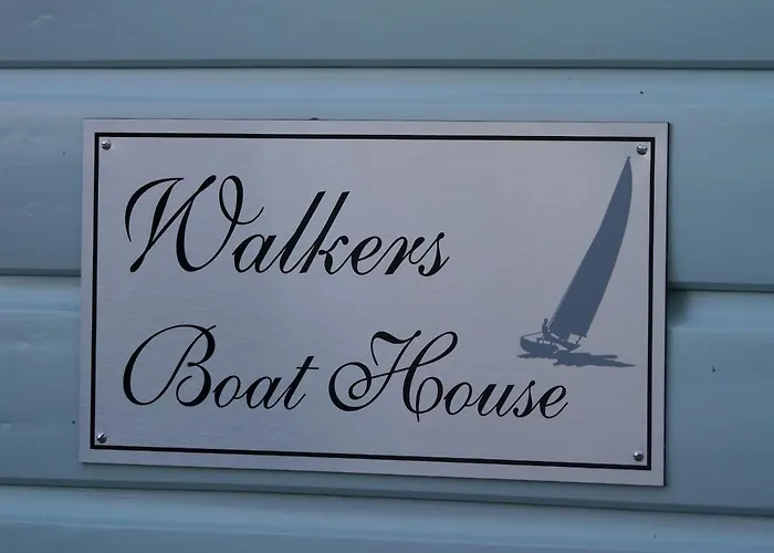 Casa de Férias Walkers Boathouse - Luxury Lakeside Retreat