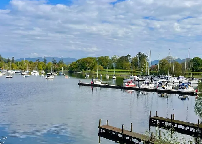 Walkers Boathouse - Luxury Lakeside Retreat Bowness-on-Windermere